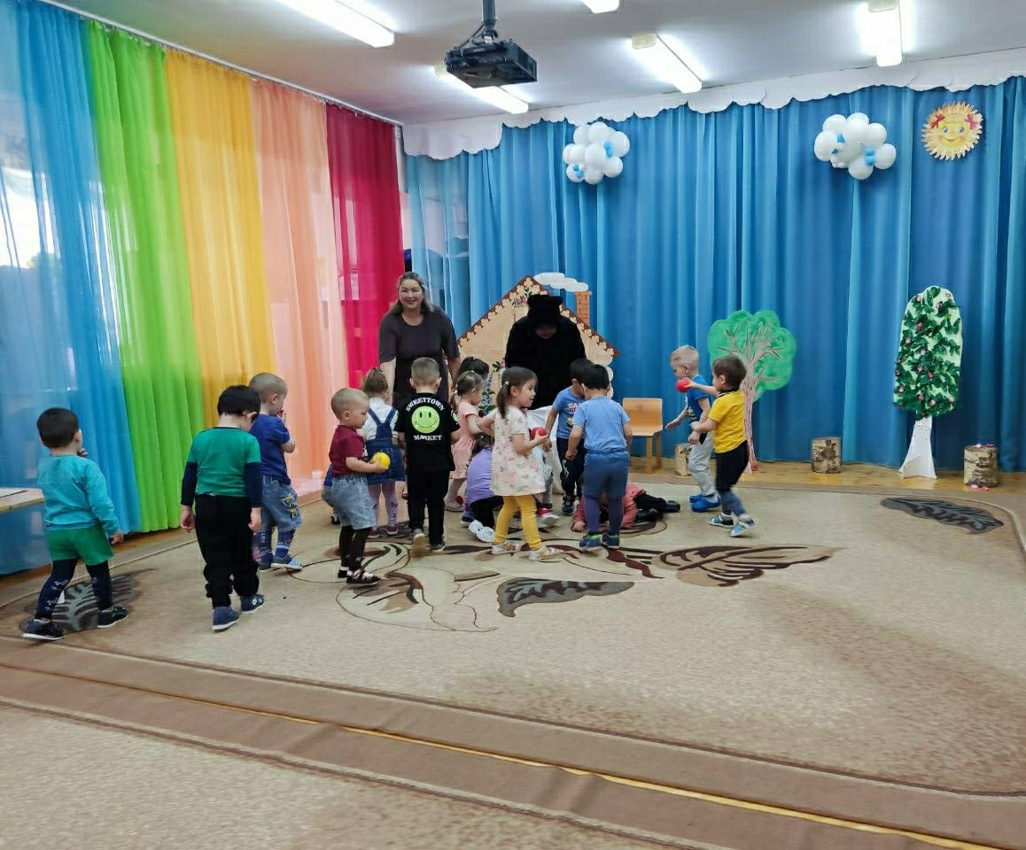 Весело и увлекательно живут дошкольники в нашем детском саду "Василек"
