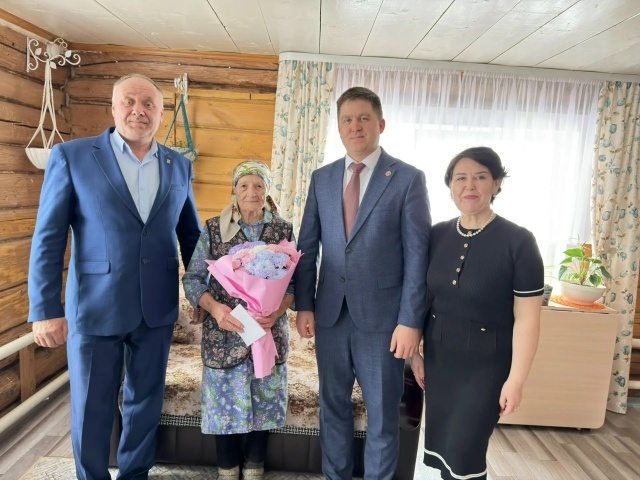 101 йәшлек Александра Степучеваны 8 Март менән ҡотланылар