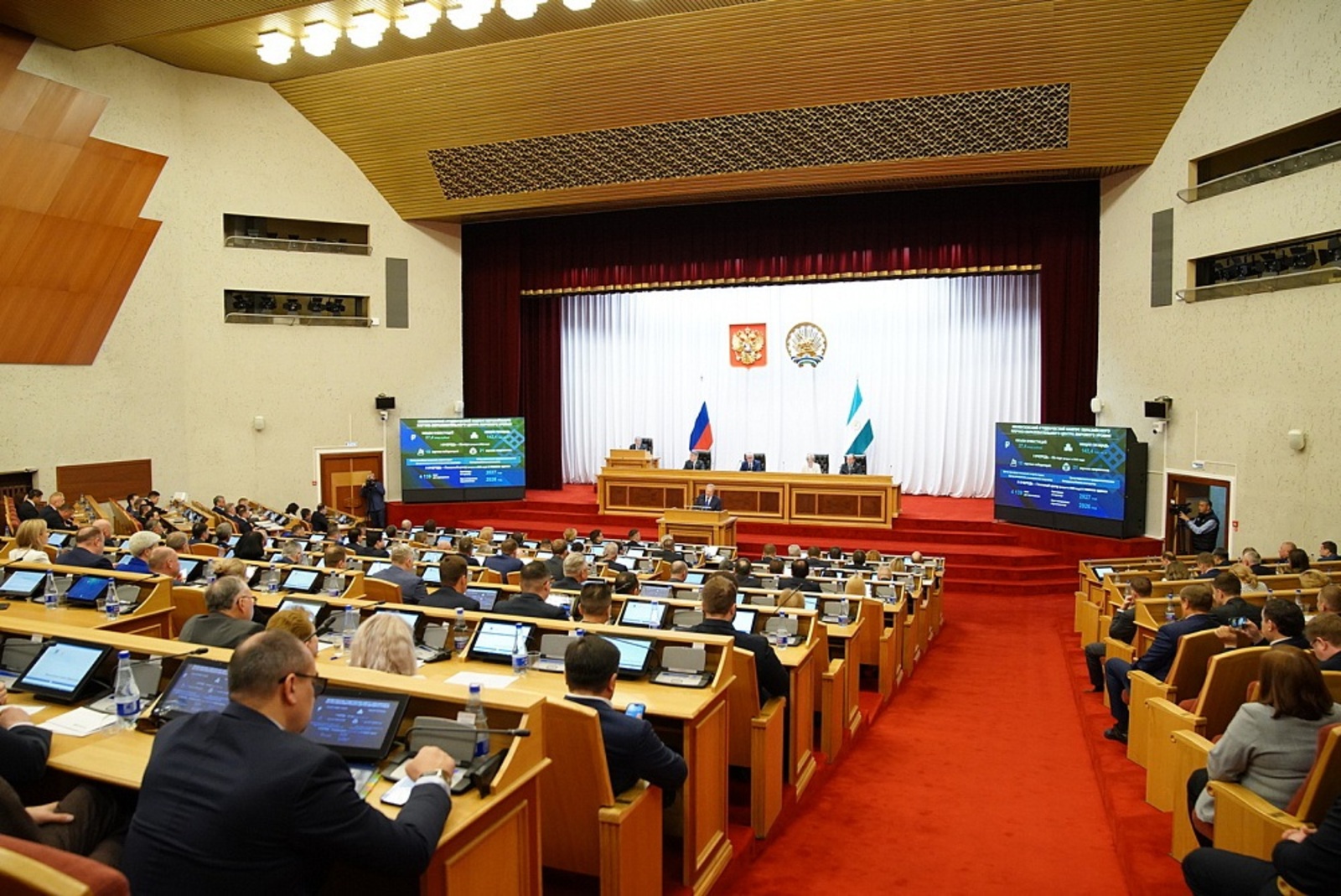 Ултырышта БР  Хөкүмәтенең 2025 йылғы эшмәкәрлеге  ҡаралды