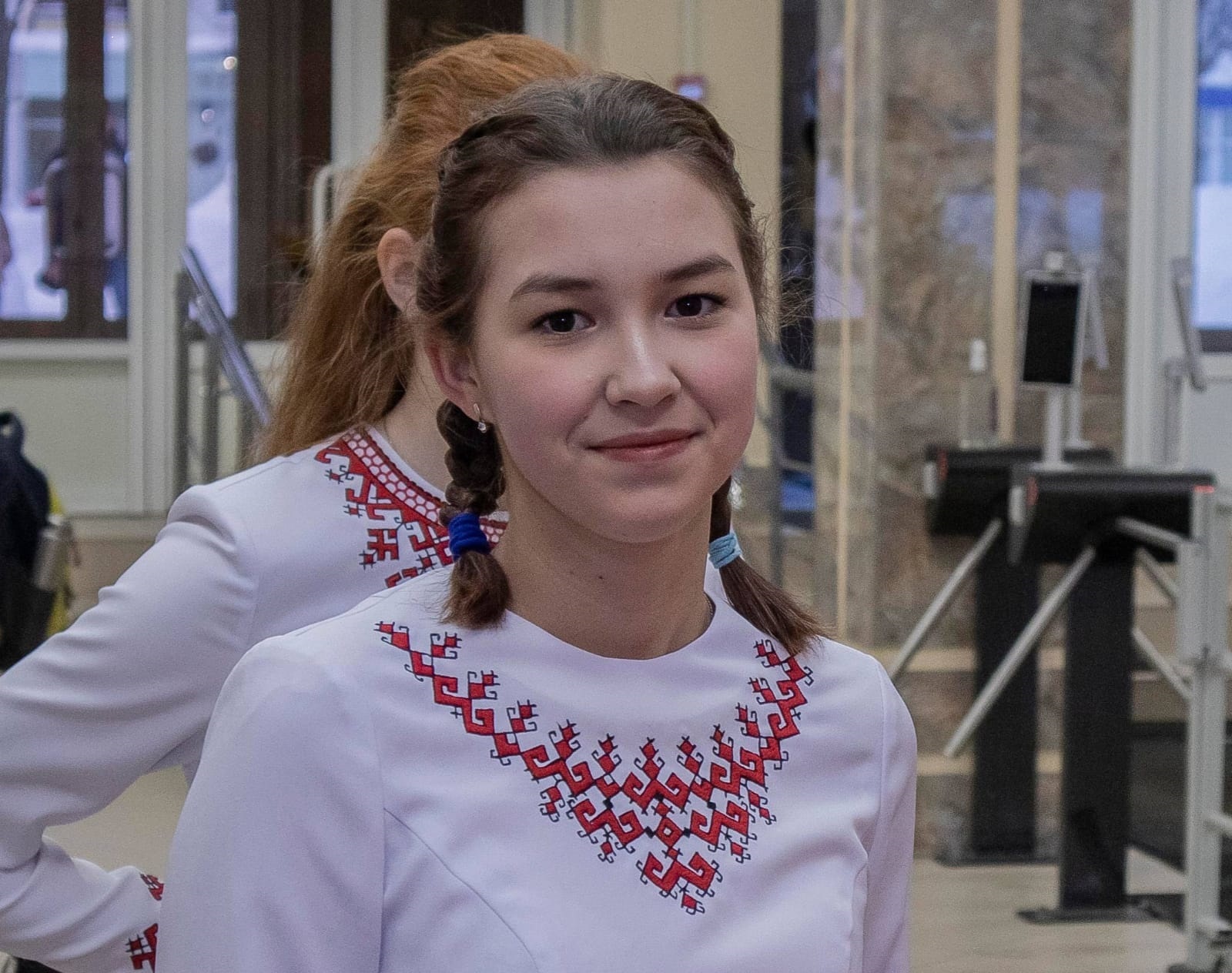 Үҙ-ара дуҫ, татыу булып, төрлө милләт вәкилдәре бергә уҡый