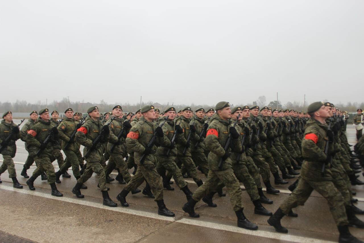 Мәскәүҙә хәрби парадта ҡатнашты