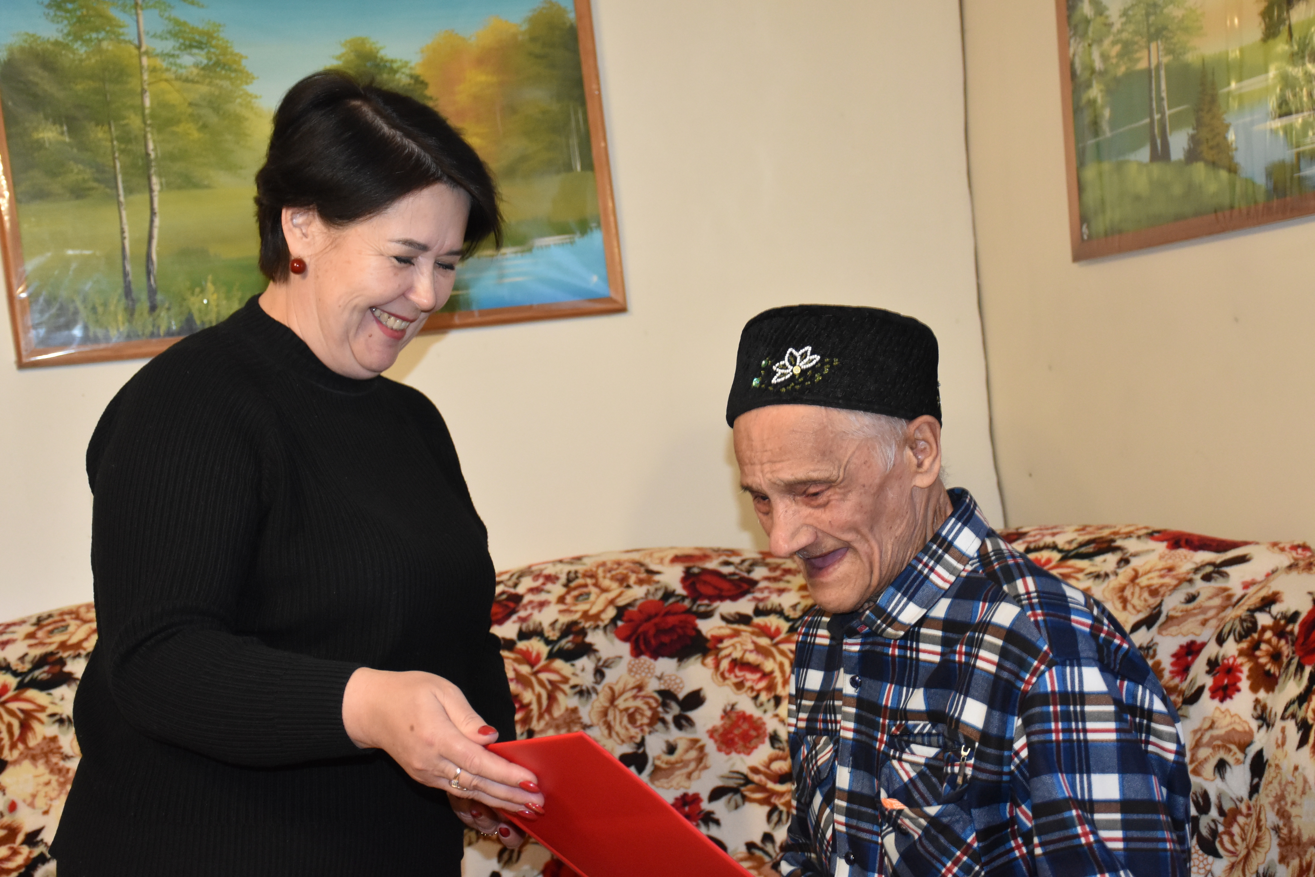 90 йәш  — лайыҡлы ғүмер өсөн бүләк