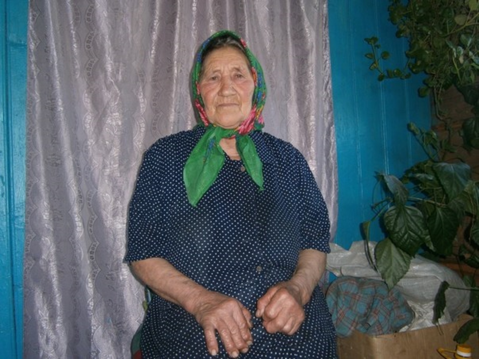 Күпте күргән, күпте кисергән ағинәй