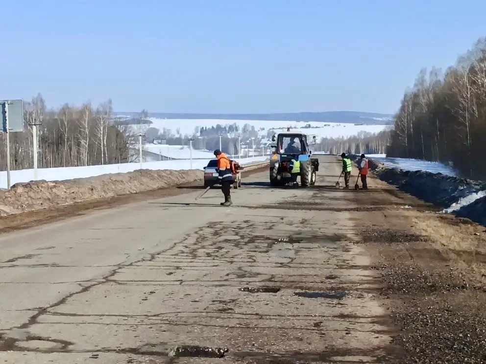 Асҡын районында  юлдағы соҡорҙарҙы ремонтлайҙар