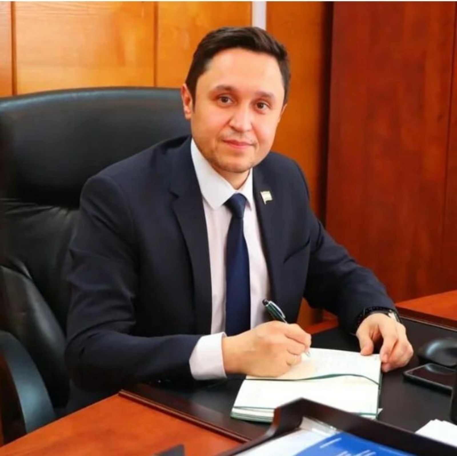 Артур Галиуллин спас жизнь пассажиру самолета