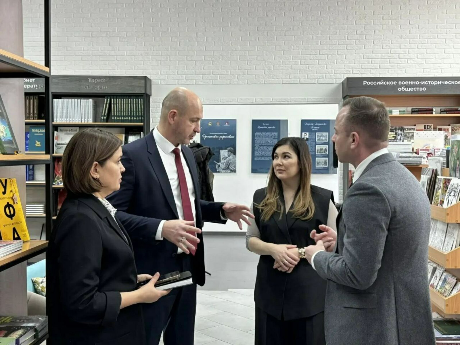 Силәбе өлкәһе Хөкүмәте рәйесе урынбаҫары "Китап" магазинында булды