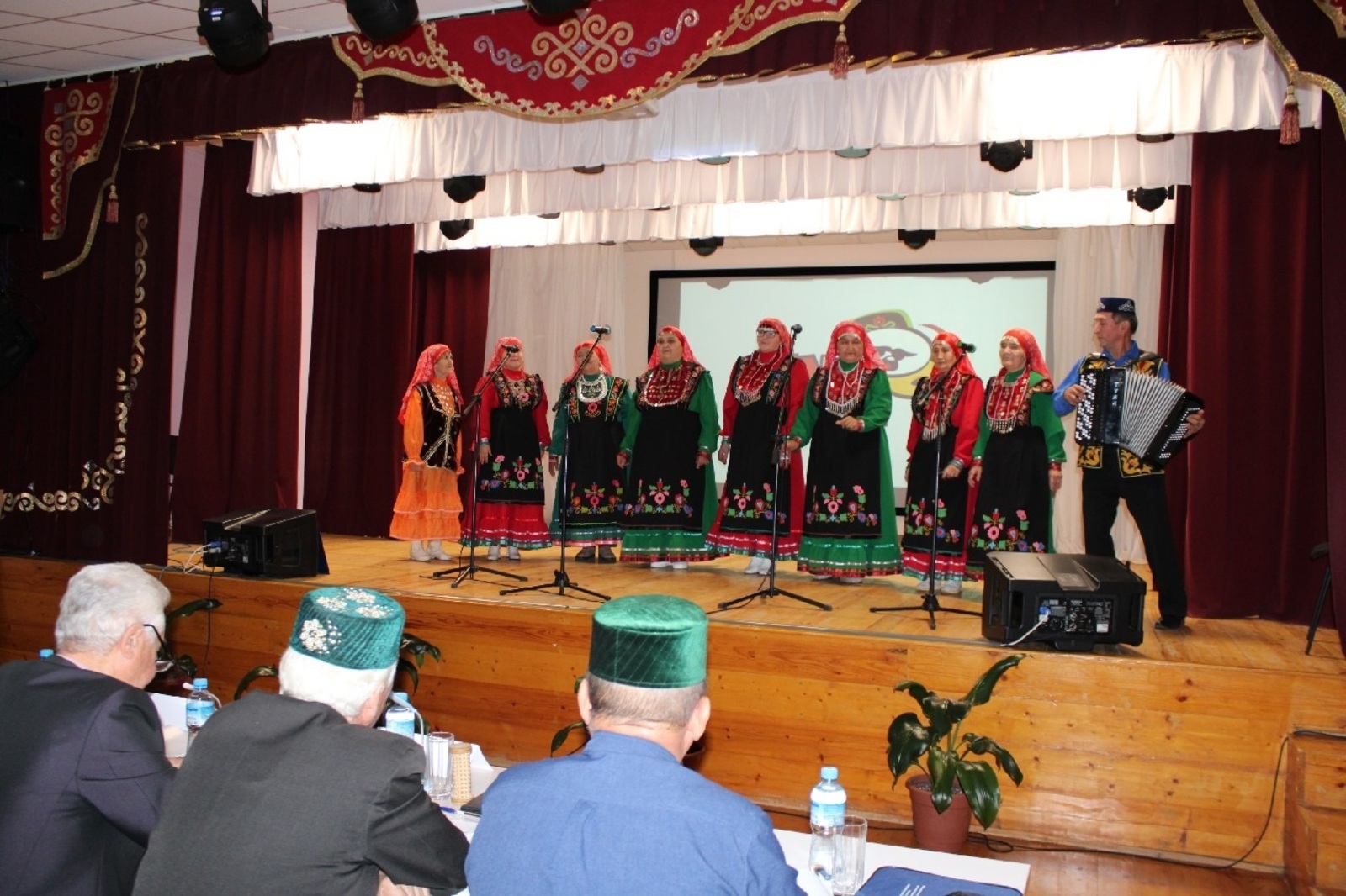 "Серҙәштәр" таҡмаҡ әйткәндә төшөгөҙ һеҙ бейергә!