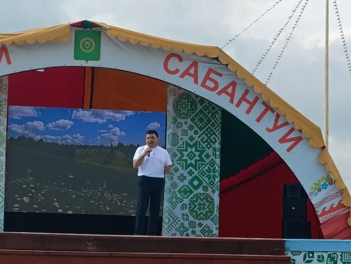Һабантуйҙың концерт программаһы йыр-бейеү байрамына әүерелде