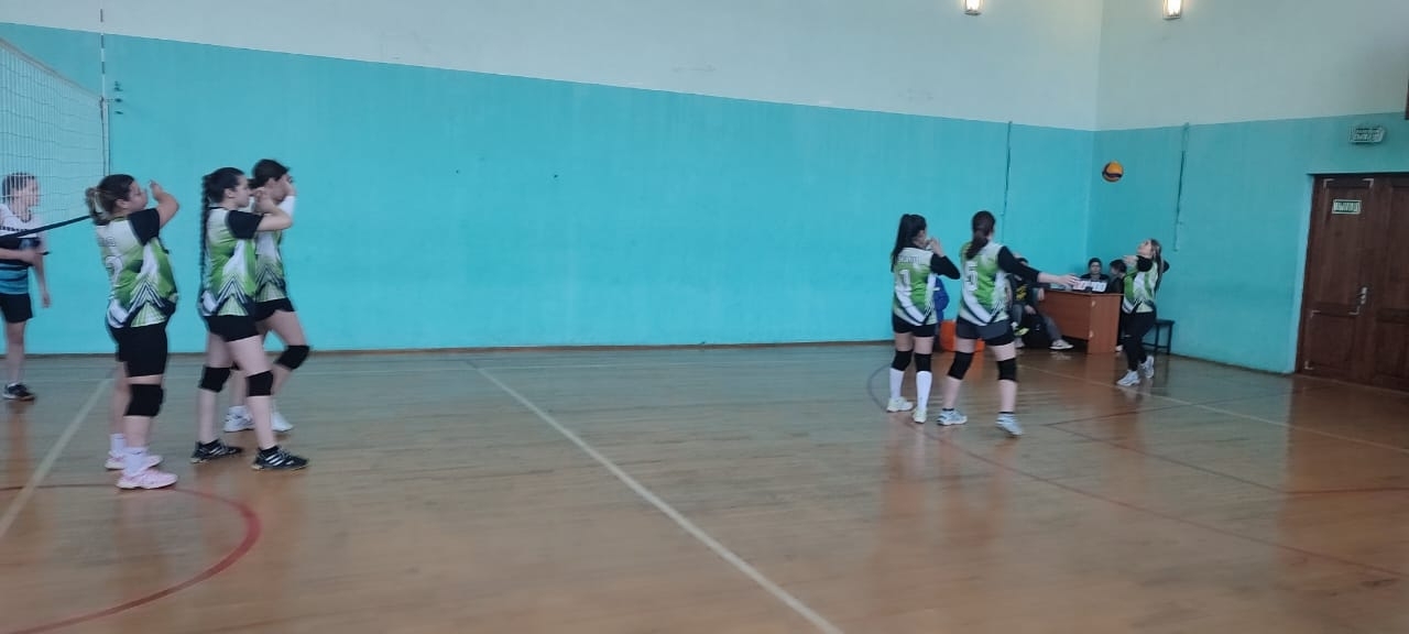 Асҡын волейболсылары һынатманы