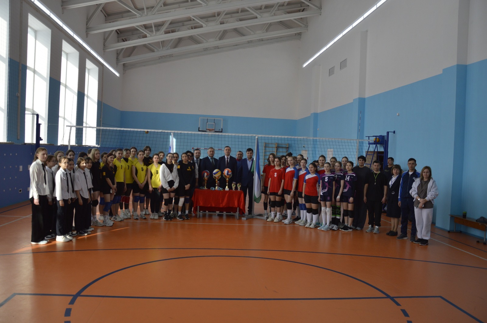 В Караярской СОШ Караидельского района  состоялся волейбольный турнир  на кубок предпринимателя И.Гиндуллина