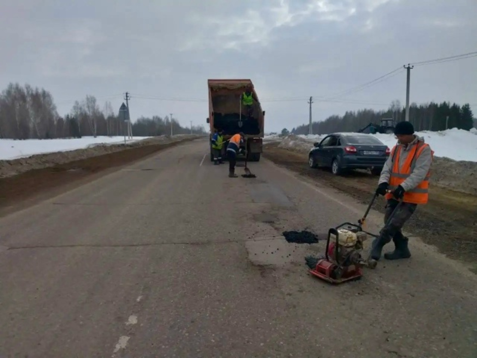 Асҡын районында  юлдағы соҡорҙарҙы ремонтлайҙар