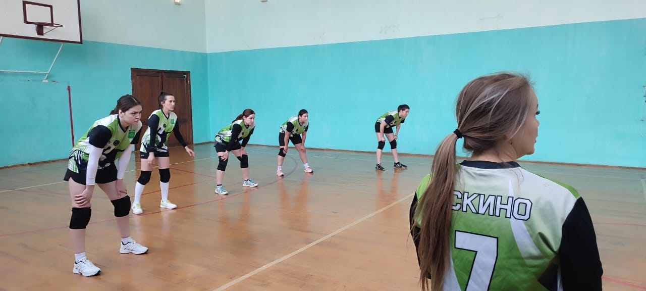 Асҡын волейболсылары һынатманы