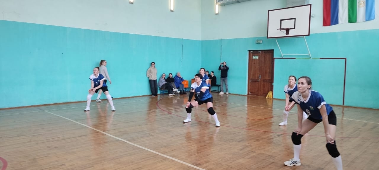 Асҡын волейболсылары һынатманы