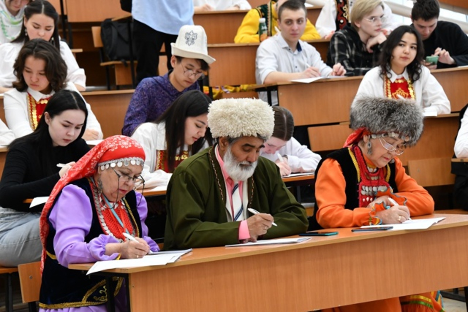 Яңы байрам: Рәсәй халыҡтары телдәре көнө булдырылды!