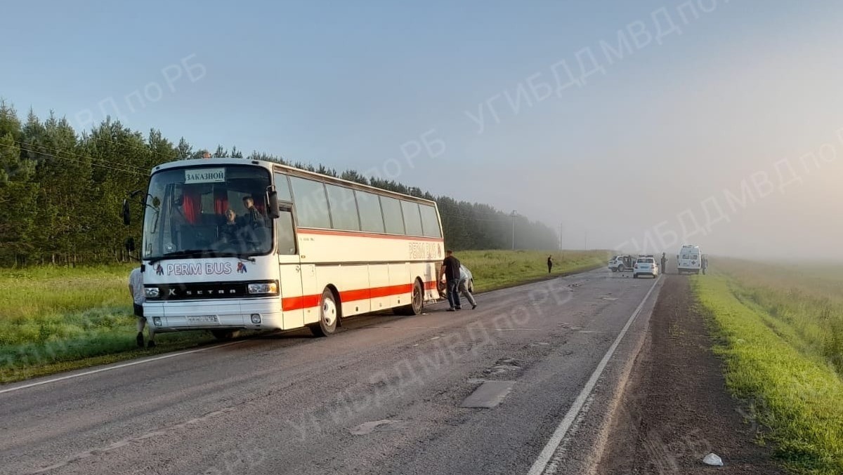 В Башкирии столкнулись встречные «Лада Калина» и автобус с 27 пассажирами