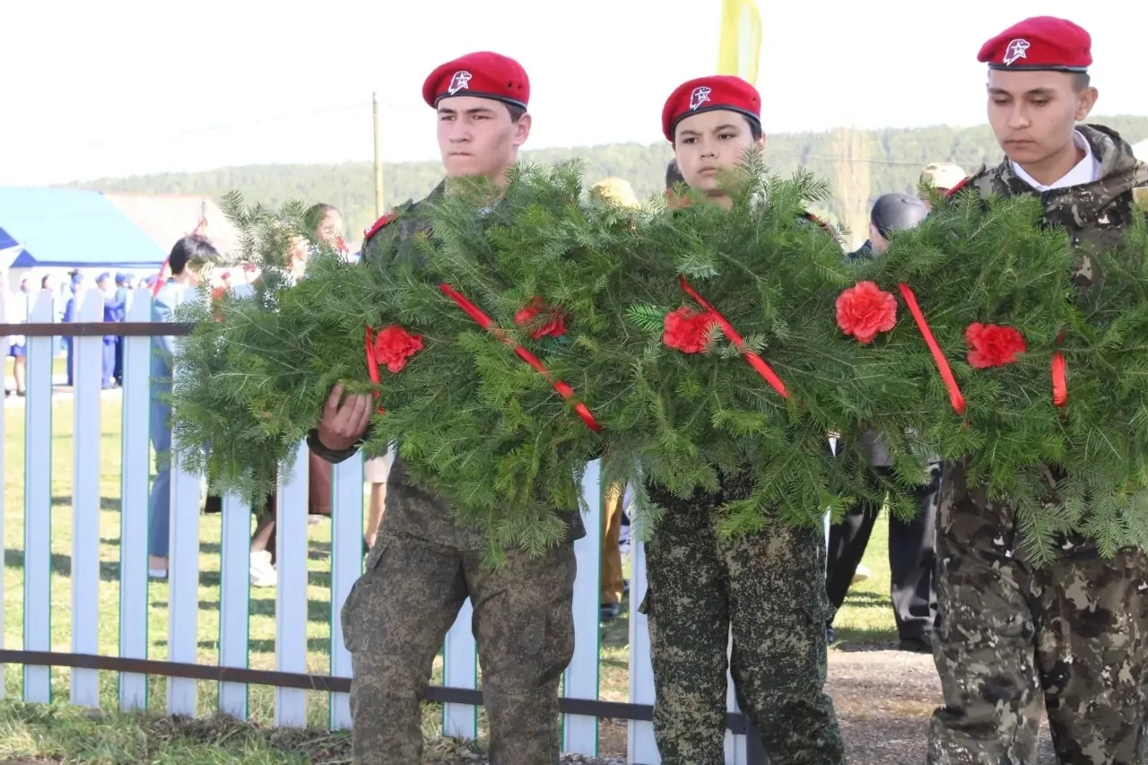 Яугир-уҡытыусының исеме мәңгеләштерелде