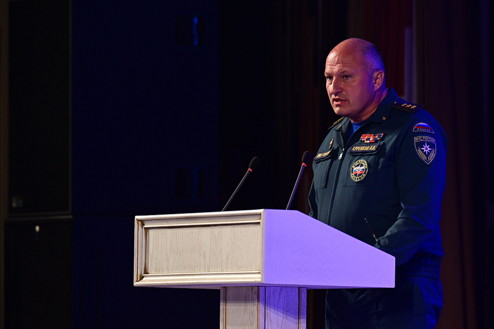 Рәсәй Ғәҙәттән тыш хәлдәр министрлығы етәксеһе Александр Куренков килде