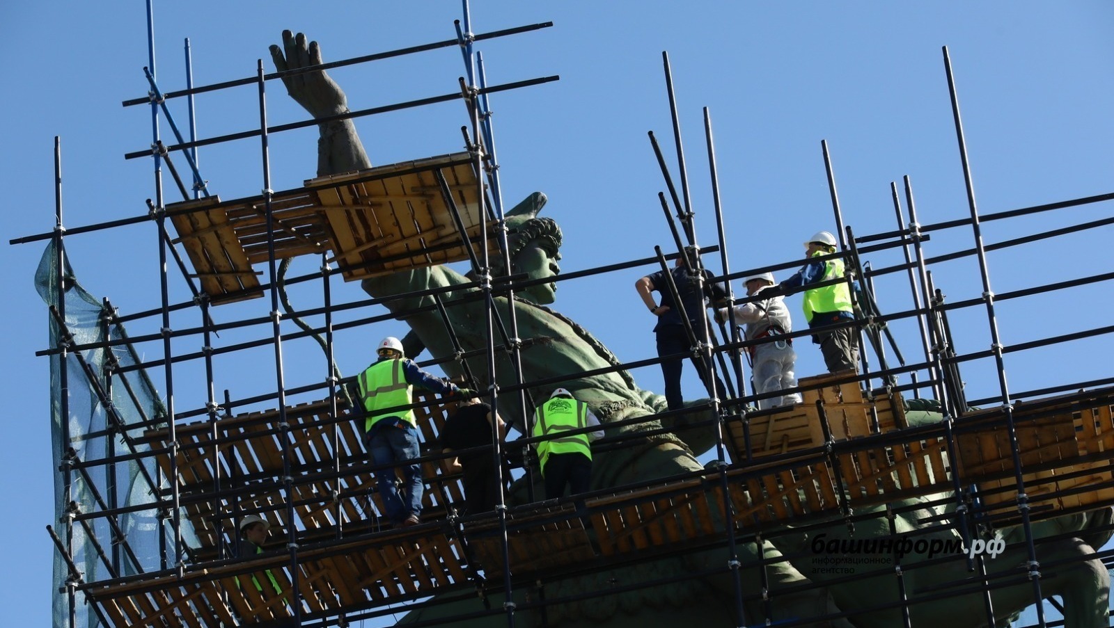 Башҡортостан Башлығы Салауат һәйкәлен реконструкциялау тамамланған көндө атаны