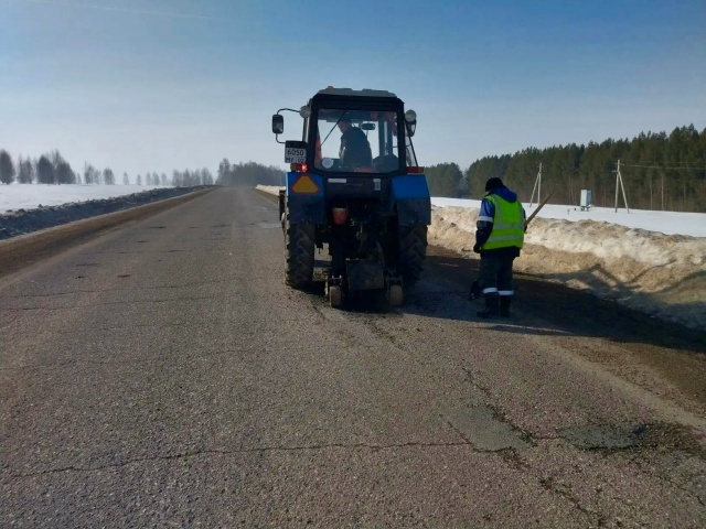 Асҡын районында  юлдағы соҡорҙарҙы ремонтлайҙар