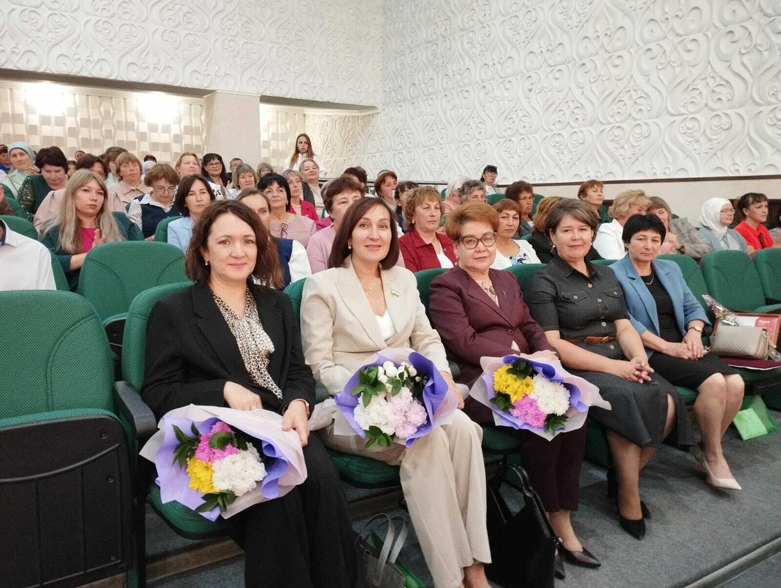 Асҡында мәғариф хеҙмәткәрҙәренең август кәңәшмәһе үтте