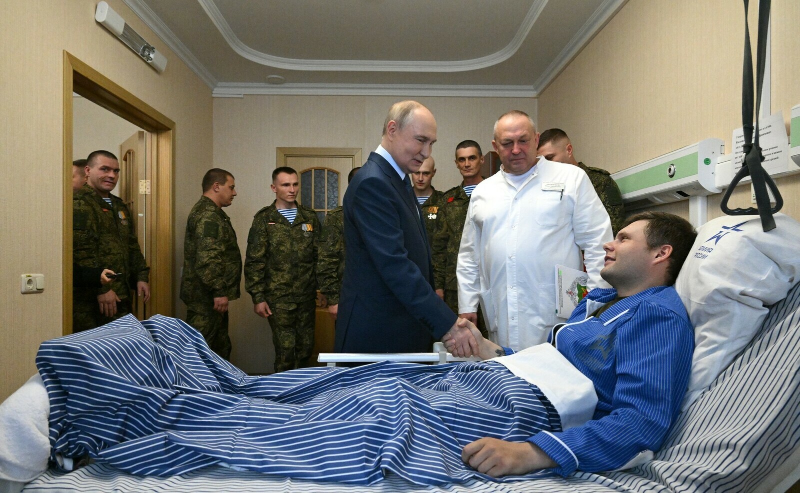 Путин П.В. Мандрык исемендәге Үҙәк хәрби клиник госпиталгә барҙы