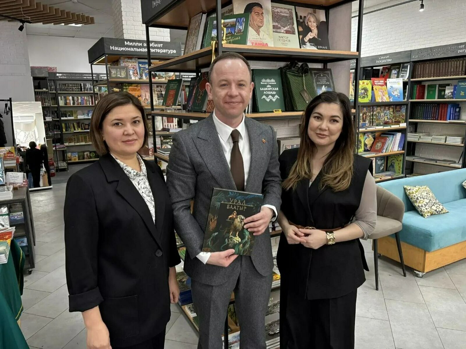 Силәбе өлкәһе Хөкүмәте рәйесе урынбаҫары "Китап" магазинында булды