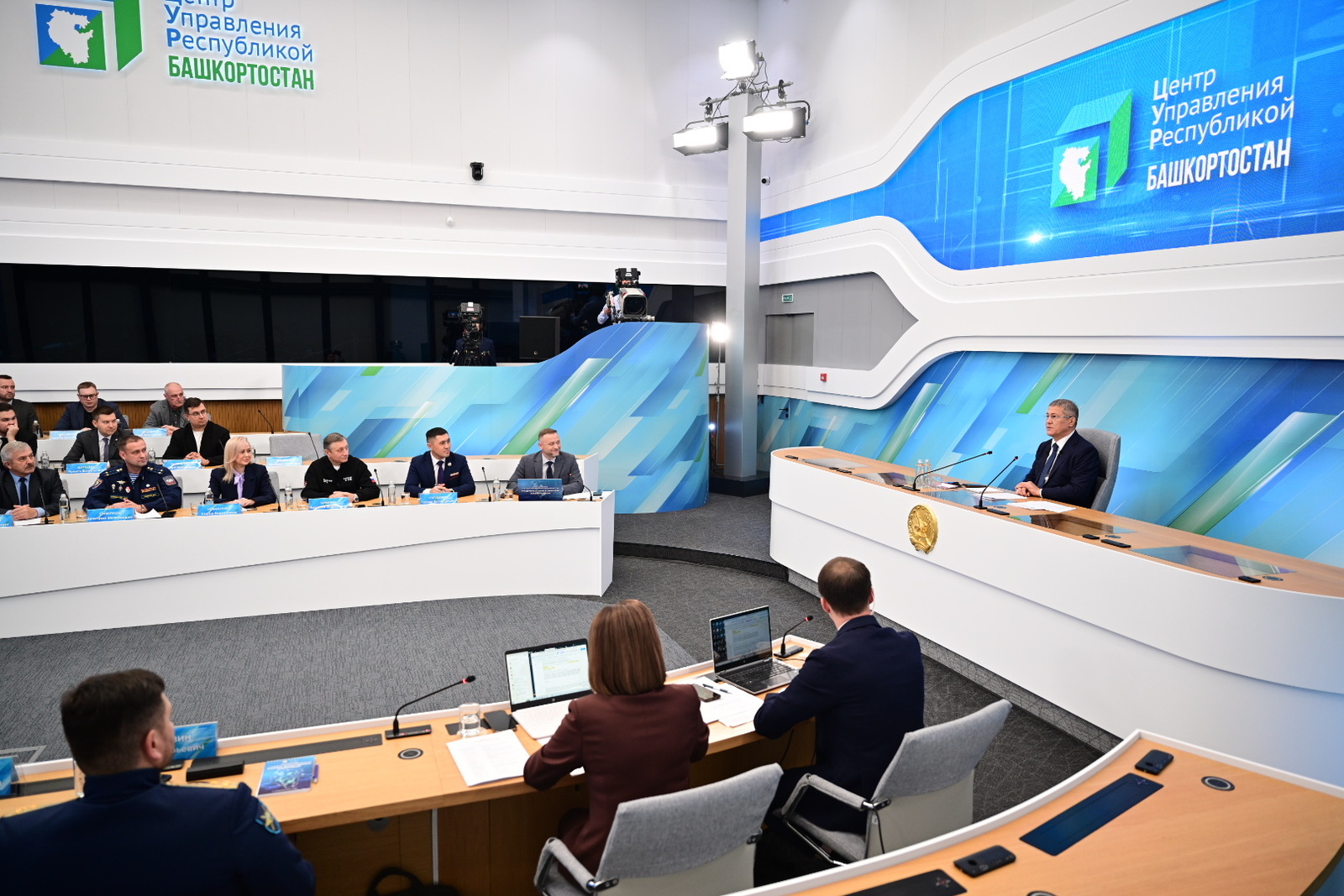 "Паникаға бирелмәгеҙ, беҙгә ышанығыҙ"