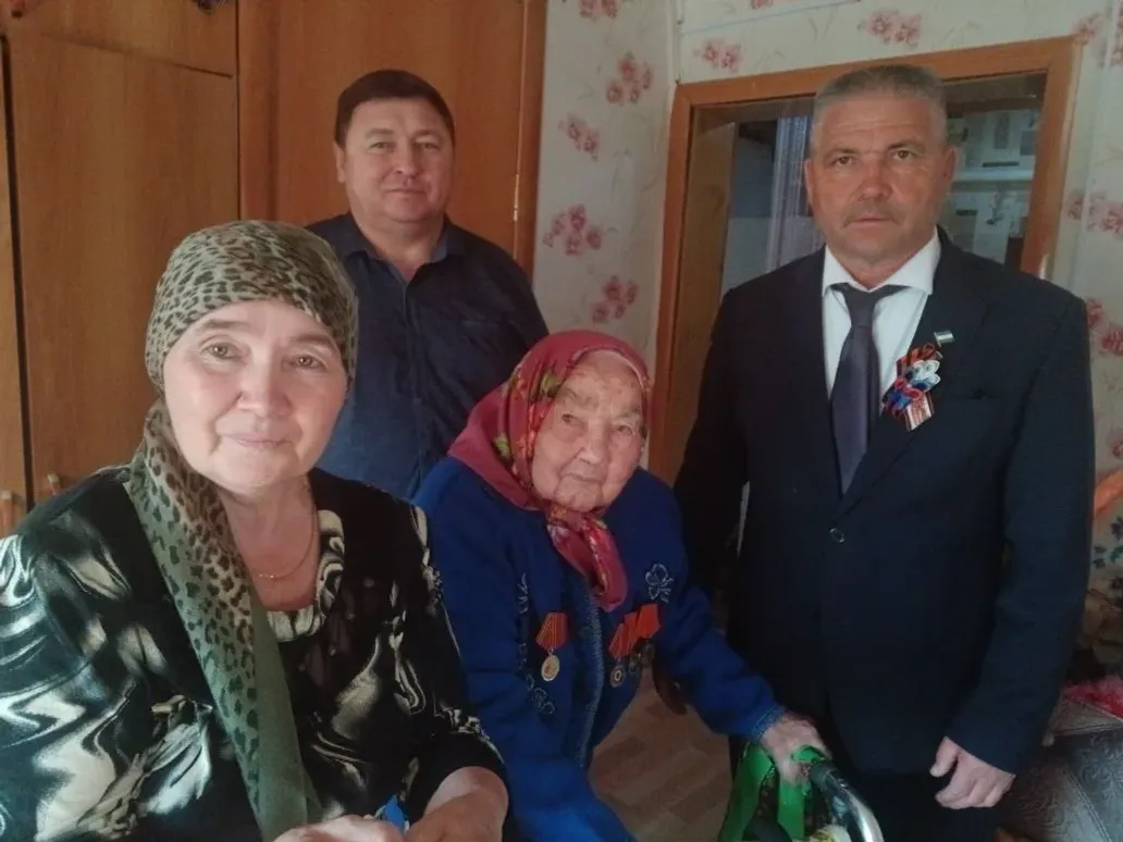 Фиҙаҡәрлек, ҡаҡшамаҫ рух, илһөйәрлек өлгөһө булып тора
