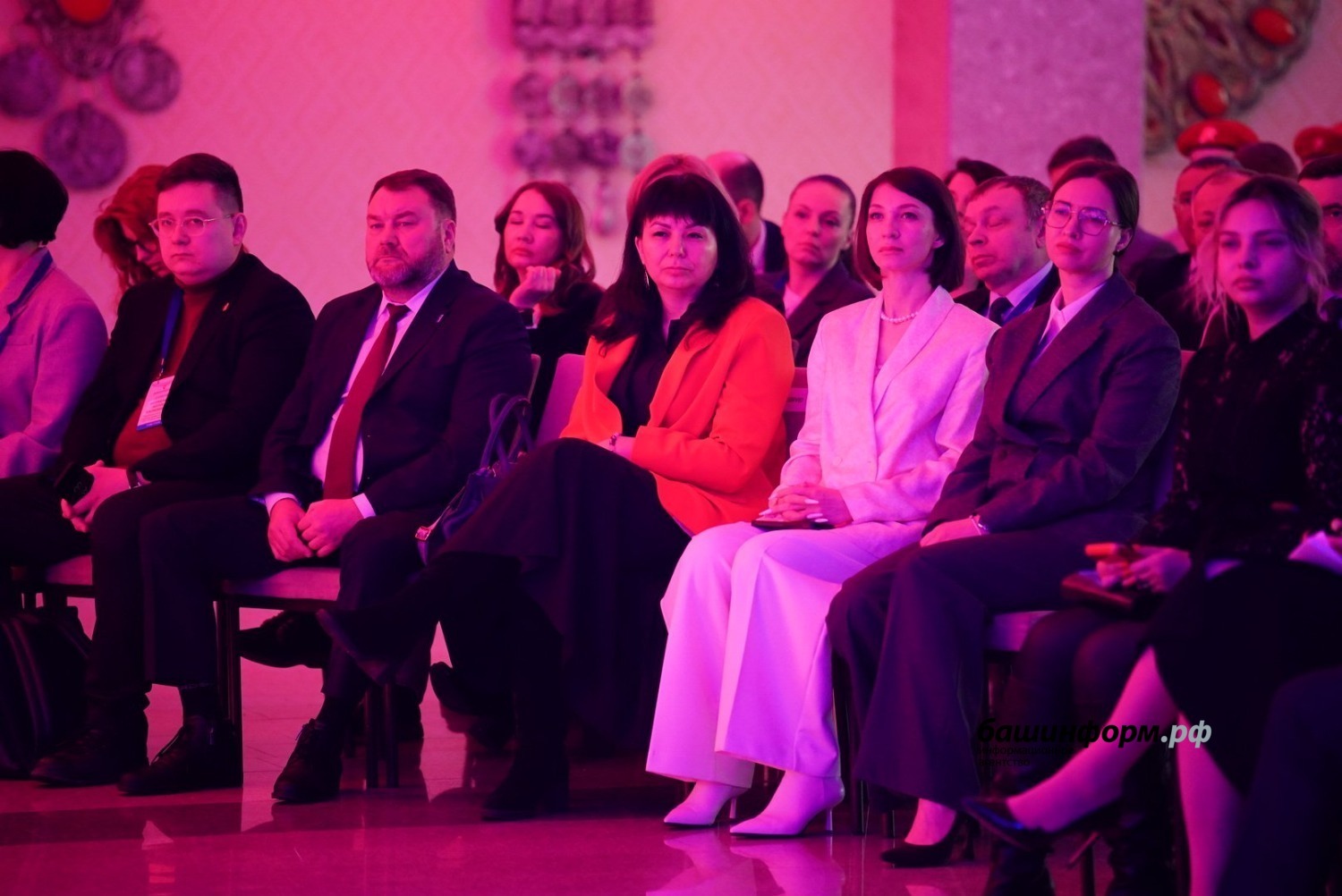 Өфөлә Башҡортостан һәм Силәбе өлкәһенең бизнес-форумы үтә