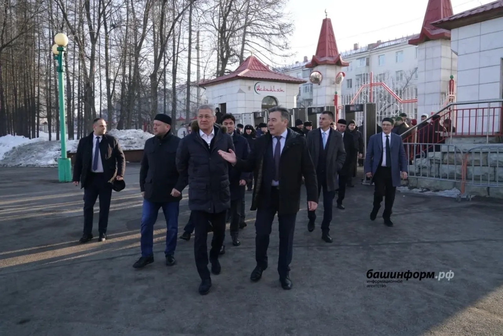 Радий Хәбиров ғәйет намаҙында ҡатнашты