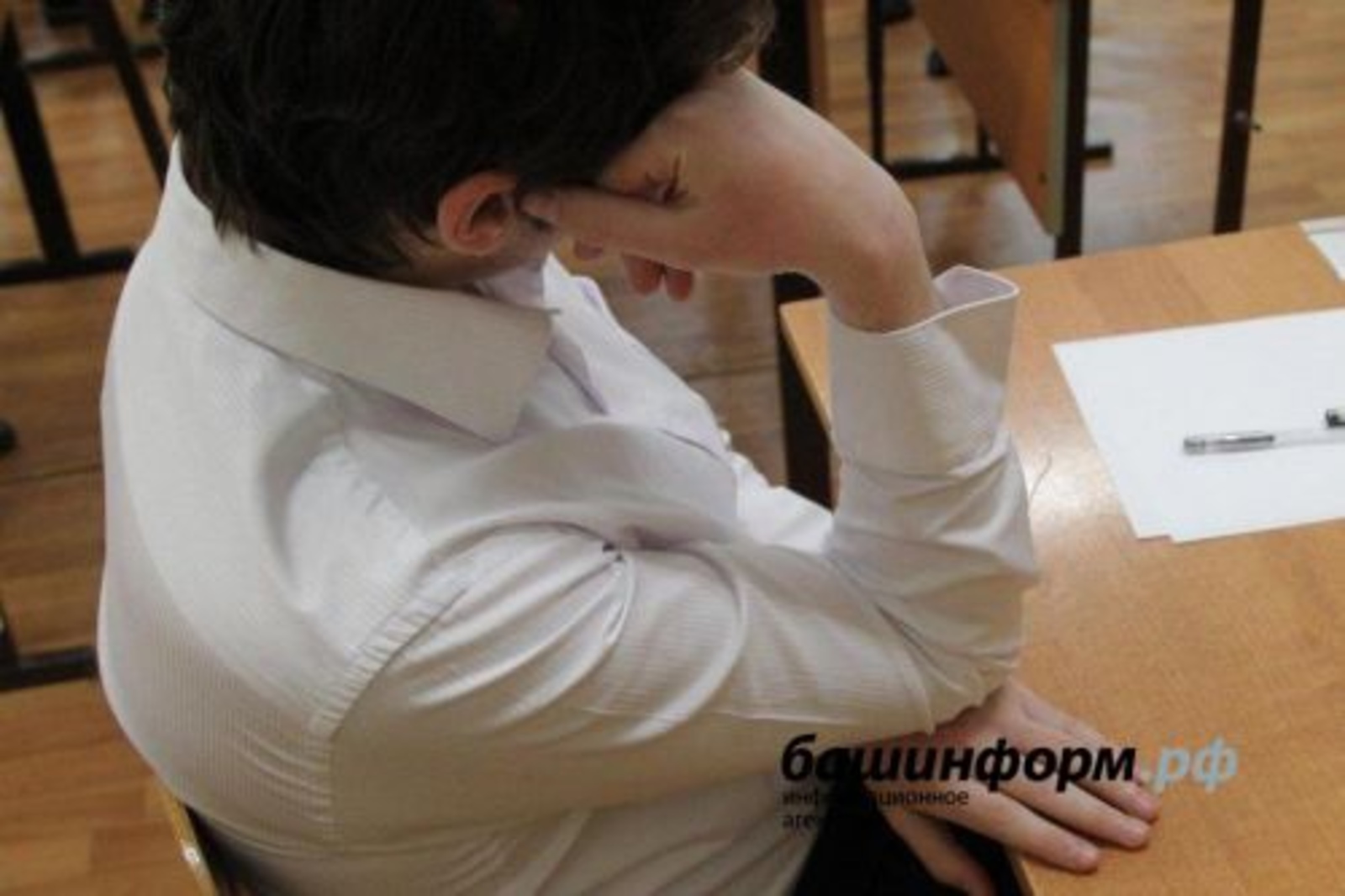 Президент России поручил сократить количество контрольных работ в школах.