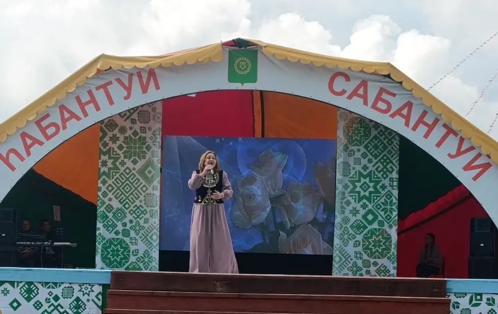Һабантуйҙың концерт программаһы йыр-бейеү байрамына әүерелде
