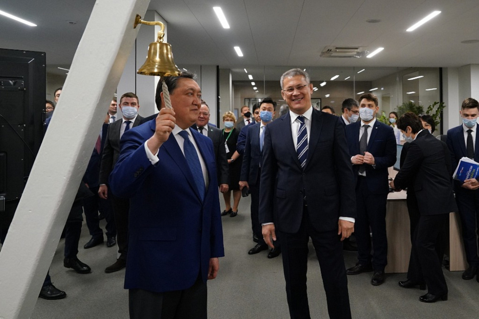 Радий Хабиров и Аскар Мамин посетили Центр управления Республикой Башкортостан