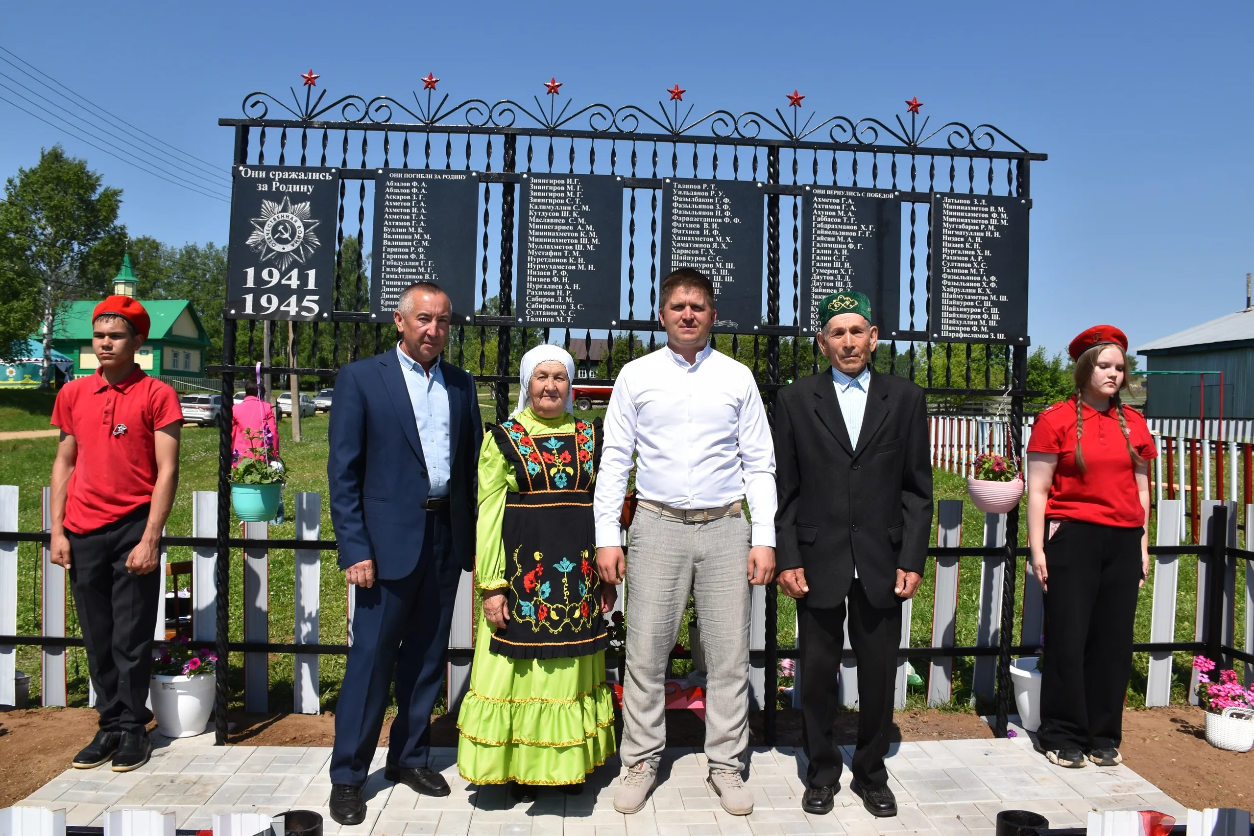 Яңы Ҡара ауылында һәйкәл асылды