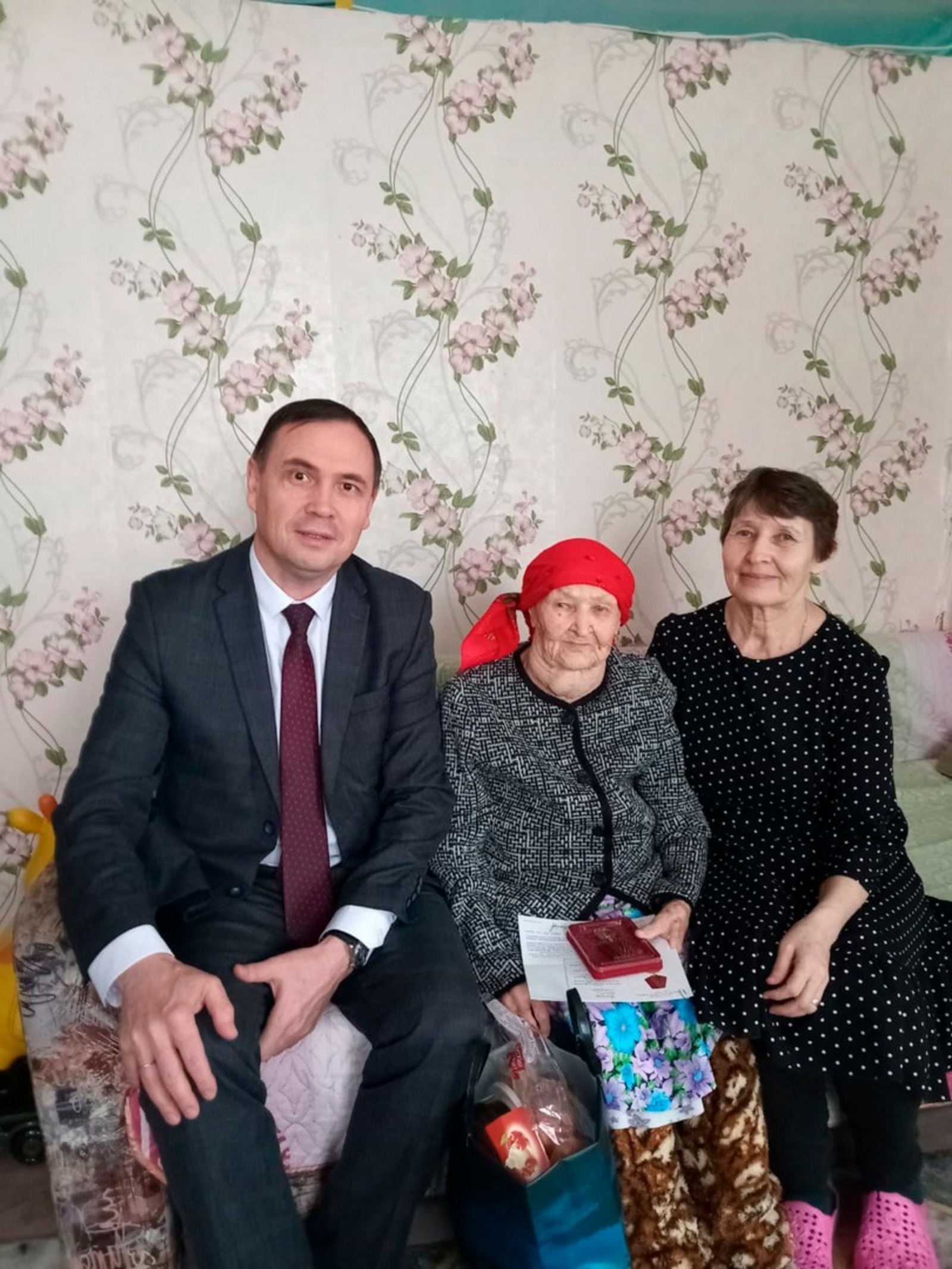 Асыҡ йөҙлө, көслө рухлы