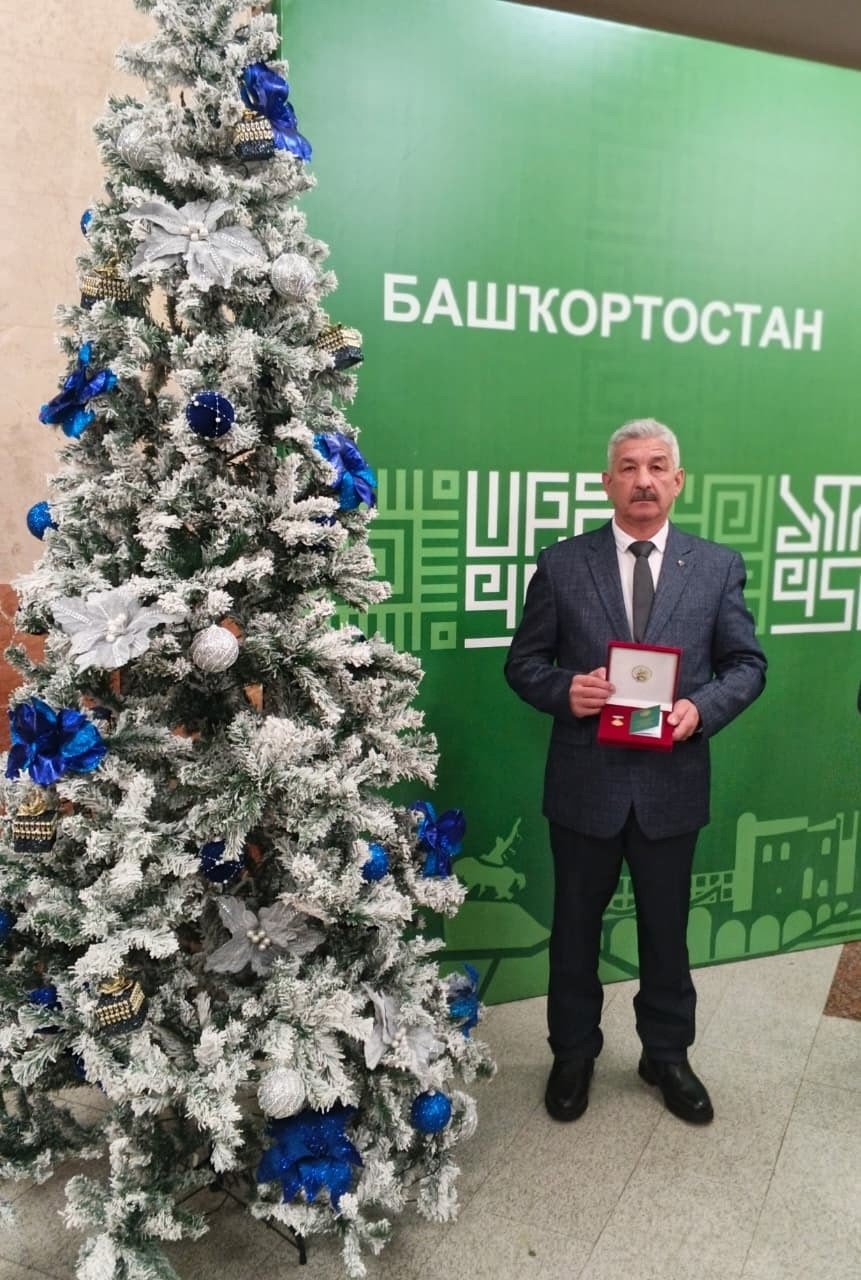 Дамир Туҡтағол улын  лайыҡлы наградаһы менән ҡотлайбыҙ!