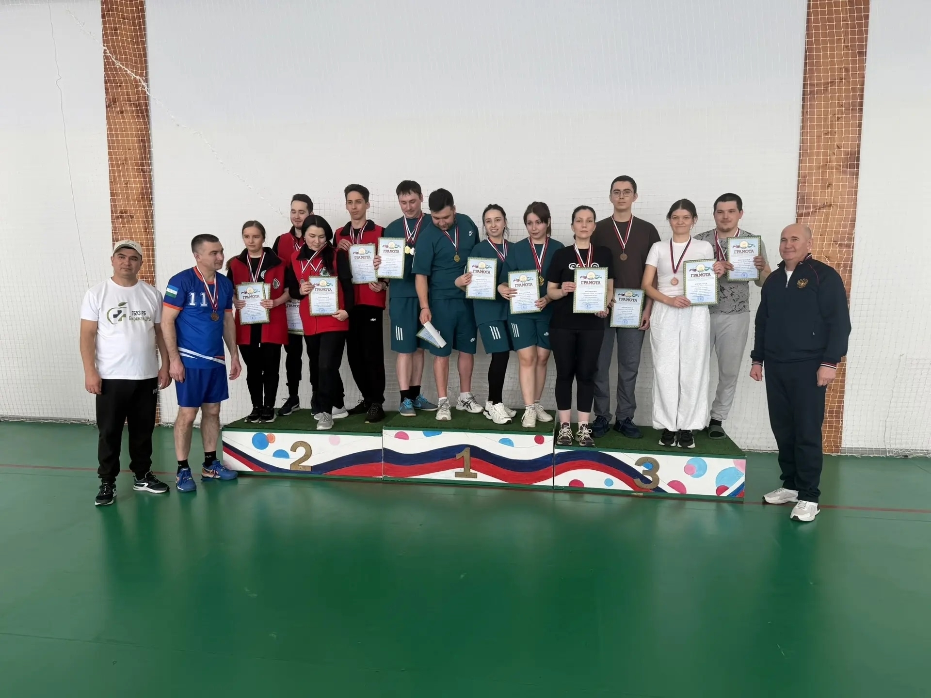 Аҡ халатлылар ярышты