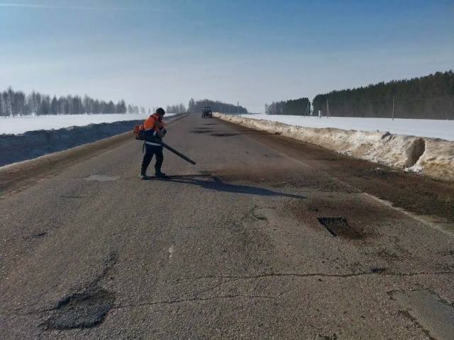 Асҡын районында  юлдағы соҡорҙарҙы ремонтлайҙар