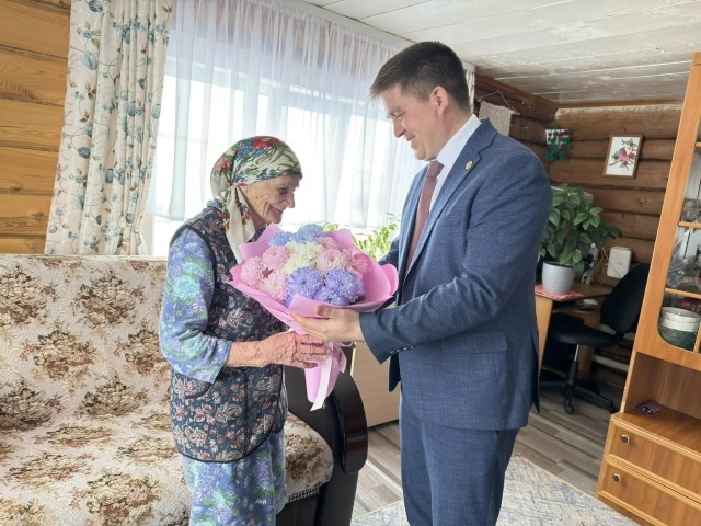 101 йәшлек Александра Степучеваны 8 Март менән ҡотланылар