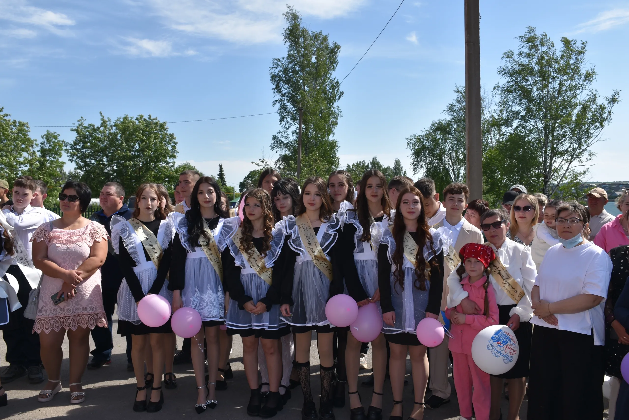 Аҡ юл һеҙгә, егеттәр һәм ҡыҙҙар!