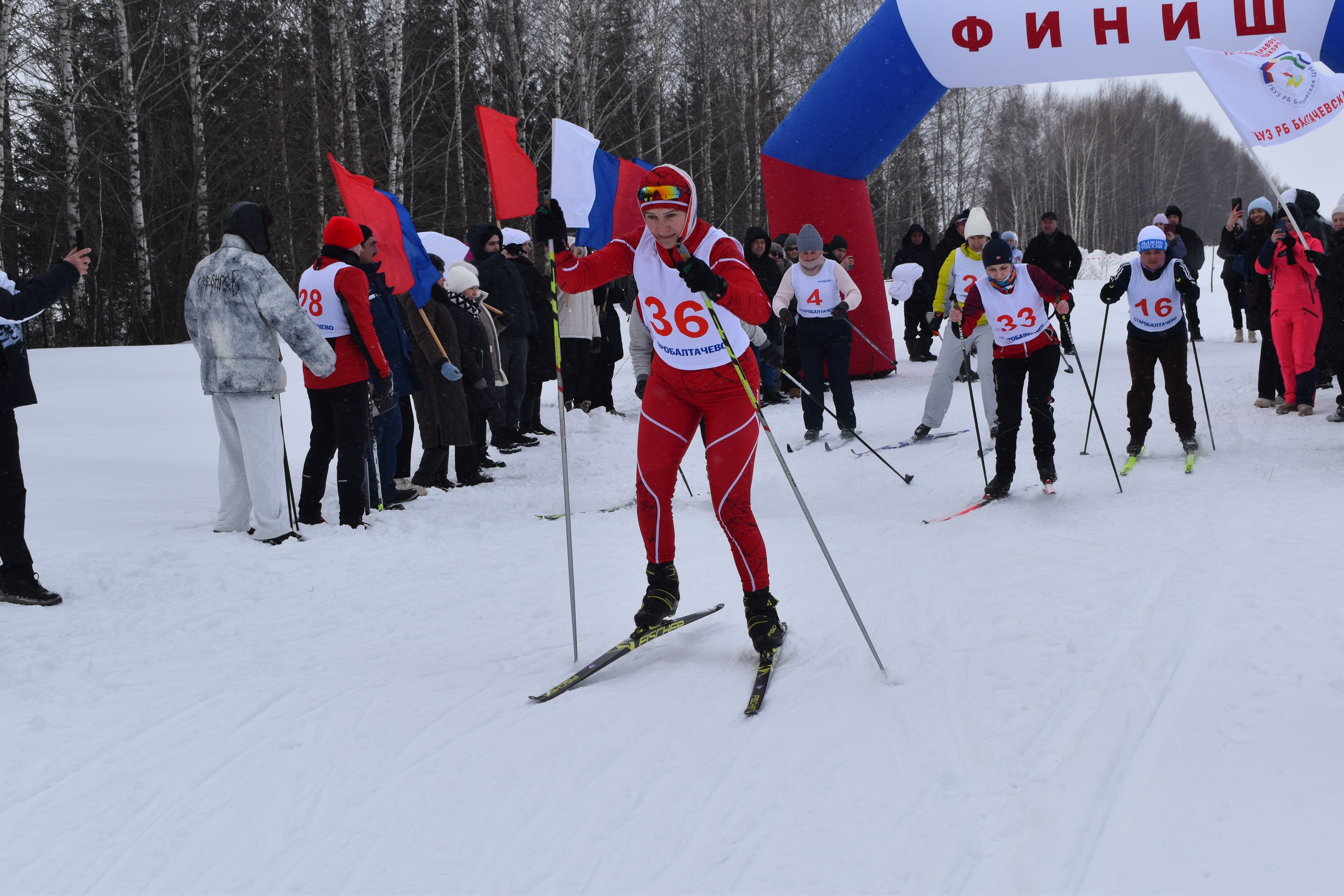 Аҡ халатлылар ярышты