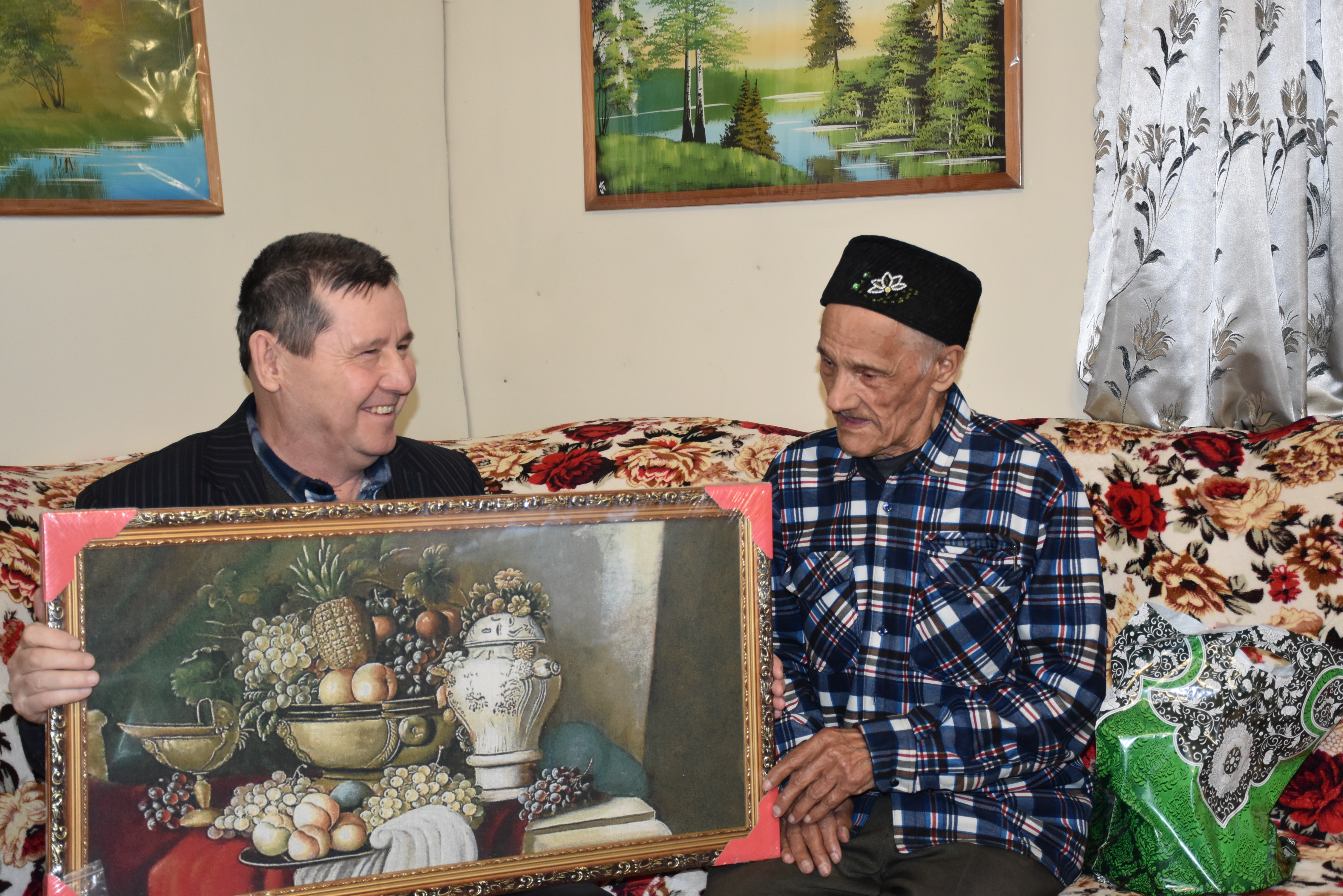 90 йәш  — лайыҡлы ғүмер өсөн бүләк