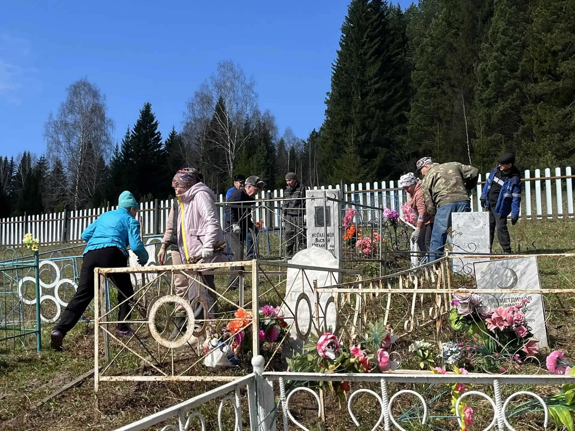Солтанбәктәр зыяратты тәртипкә килтерҙе
