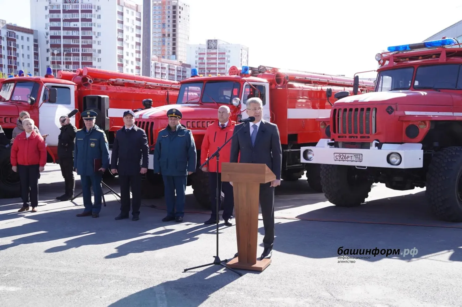 Башҡортостан Башлығы янғын һүндереүселәргә яңы техникаһы асҡыстарын тапшырҙы