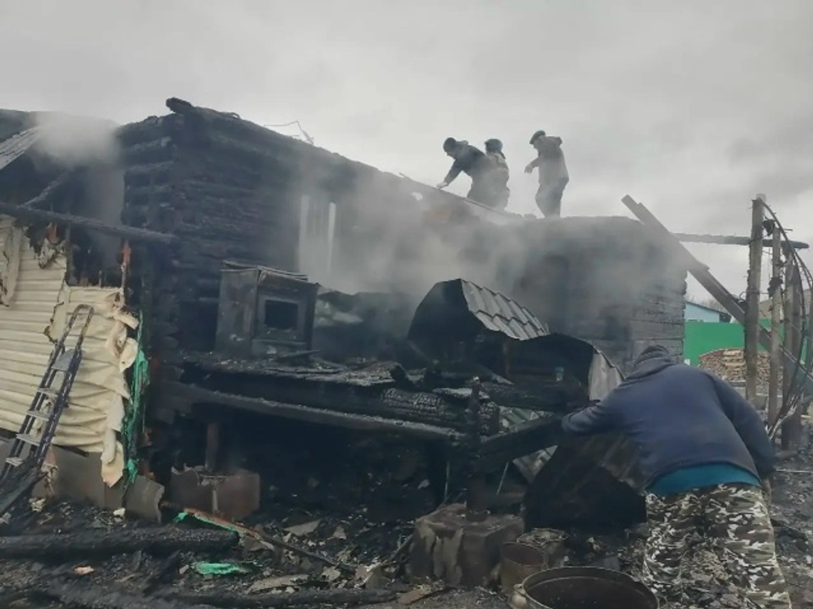 Әсә менән 16 йәшлек улы һәләк булған