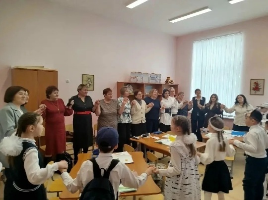 Башланғыс кластар уҡытыусылары кәңәшләште