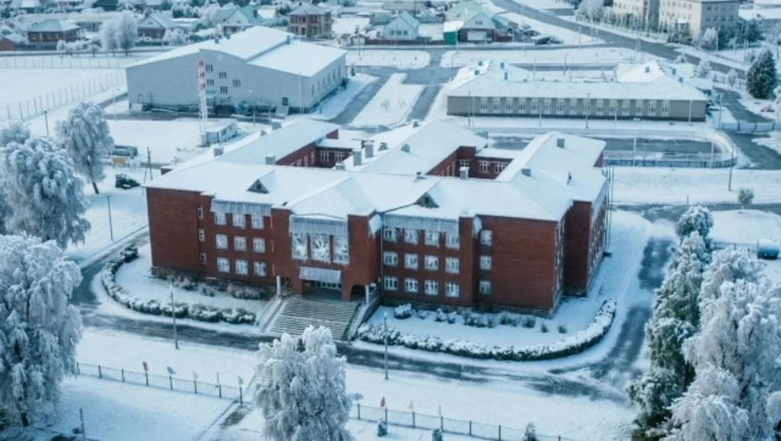 Асҡын районында белем биреү учреждениеларына күренекле геройҙарҙың исеме бирелде