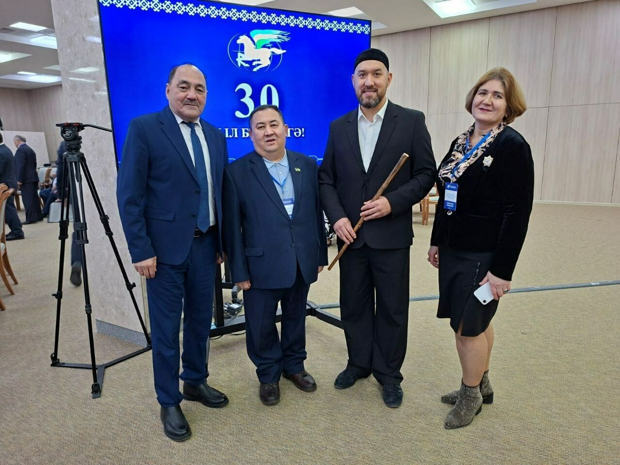 Был тантана халҡыма хас тыйнаҡлыҡ һәм күркәмлек өлгөһө ине