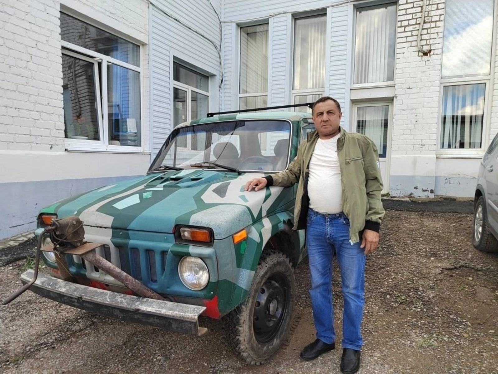 Передал личный автомобиль бойцам СВО