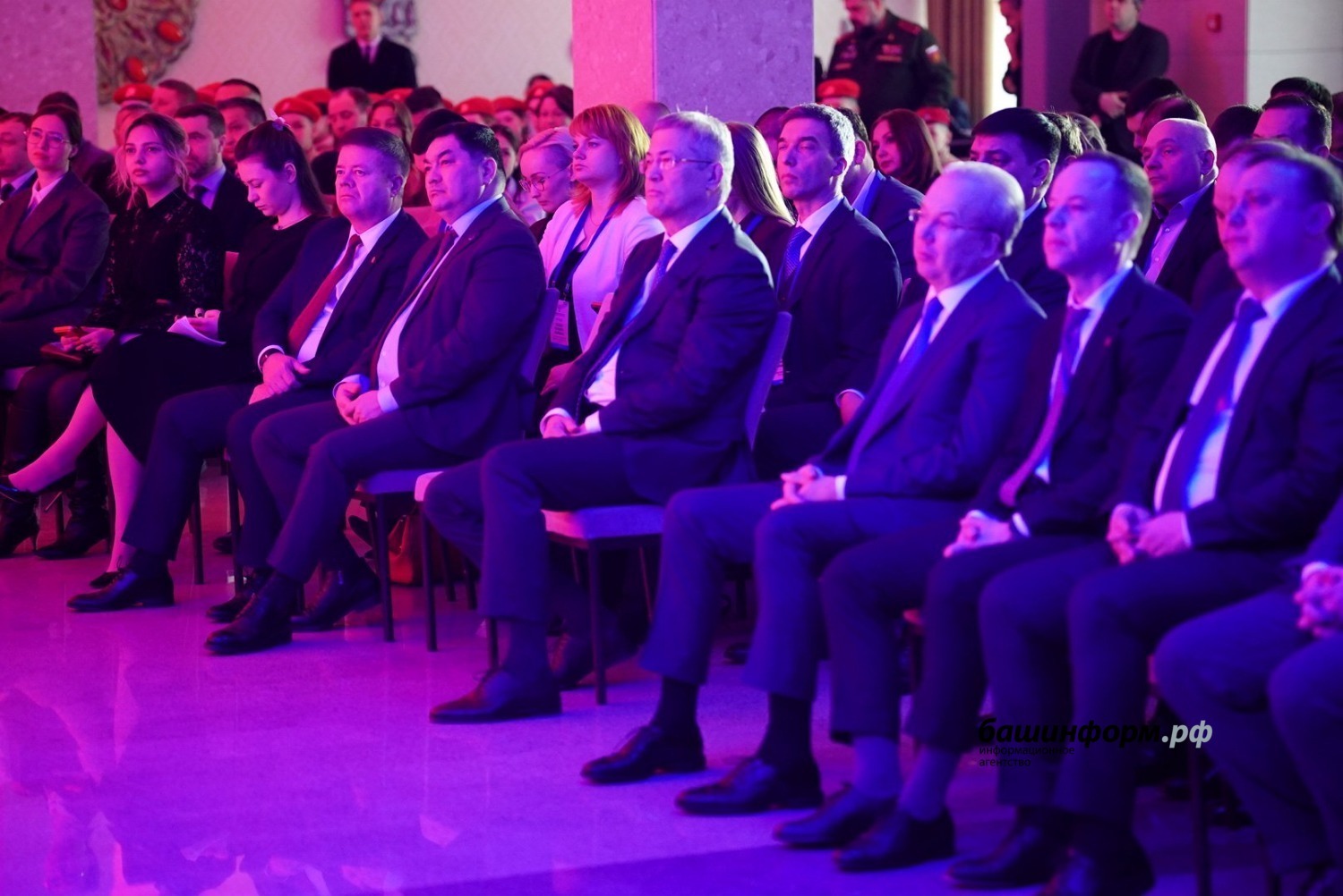 Өфөлә Башҡортостан һәм Силәбе өлкәһенең бизнес-форумы үтә